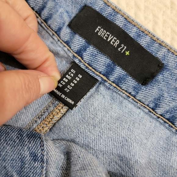Forever 21 Light Wash Denim Mini Skirt Button Front Size 18 - Picture 9 of 12